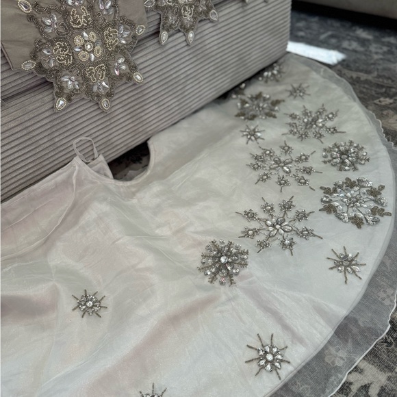 PIER ONE IMPORTS BEADED SNOWFLAKE CHRISTMAS LOT - Picture 5 of 12